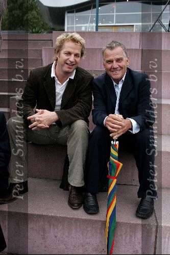 Den Haag 4 oktober 2004
Presentatie  van het plaatsen van het circustheater in Madurodam. Tony Neef en Willem Nijholt