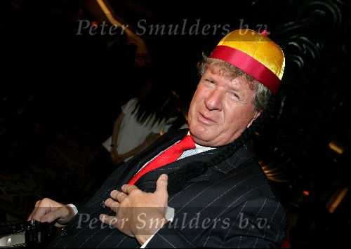Hong Kong 10 oktober 2004
Princess Model of the world verkiezing.
Willibrord Frequin  met raar hoedje