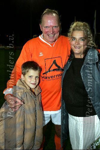 Zevenbergen 21 oktober 2004.
Voetballen voor Villa Pardoes
Willy v d Kerkhof met dochter en kleinzoon