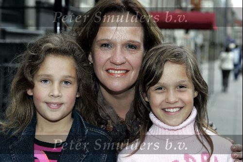 Amsterdam 3 oktober 2004
Presentatie sieradenlijn van Maik de Boer.
Xandra Brood met dochters