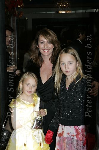 Amsterdam 2 oktober 2005
Premiere Beauty and the beast in Carre.
Angela Groothuizen met dochters