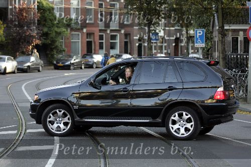 Amsterdam 30 oktober 2005
Anouk Smulders in BMW X5 jeep