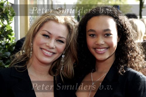 Amsterdam 2 oktober 2005
Premiere Beauty and the beast in Carre.
Antje Monteiro met dochter