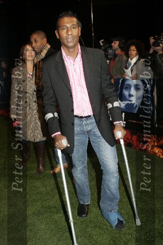 Amsterdam 19 oktober 2005
Premiere Kick off goal in  pathe arena.
Aron Winter met been in gips en op krukken