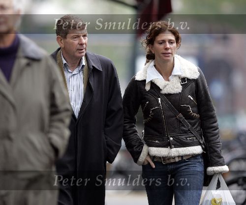 Amsterdam 19 oktober 2005
Frits Barend aan het shoppen en lunchen met zijn dochter Barbara Barend op de cornelis schuytstraat