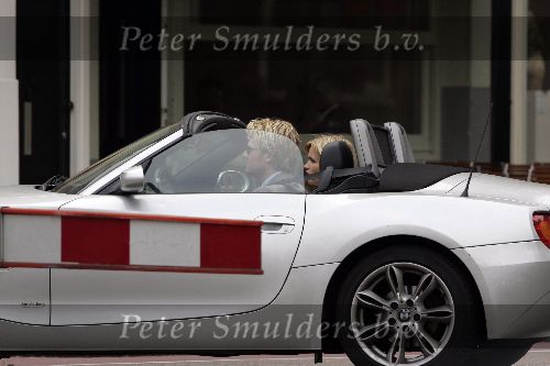 Amsterdam 14 oktober 2005
Tooske Breugem en Bastiaan Ragas in BMW cabrio