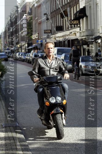 Amsterdam 3 oktober 2005
Bert Kuizenga op scooter op pc hooftstraat