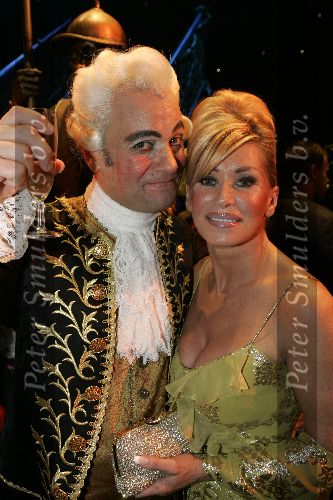 Amsterdam 2 oktober 2005
Premiere Beauty and the beast in Carre.
Connie Breukhoven met Carlo Boszhard