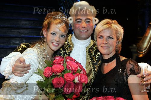 Amsterdam 2 oktober 2005
Premiere Beauty and the beast in Carre.
Carlo Boszhard en Irene Moors en Chantal janzen