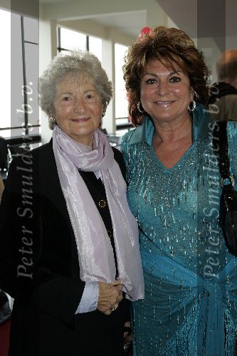 Tilburg 23 oktober 2005
Premiere Annie in schouwburg Tilburg.
Christine Kroonenberg met moeder