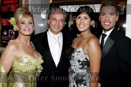 Amsterdam 2 oktober 2005
Premiere Beauty and the beast in Carre.
Connie Breukhoven met hans Breukhoven Shanne Breukhoven en edwin