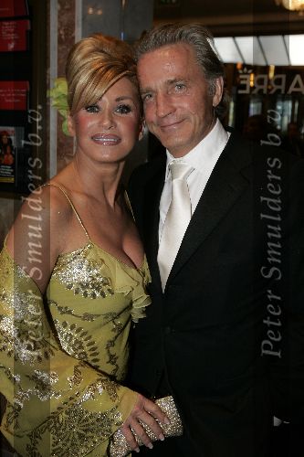 Amsterdam 2 oktober 2005
Premiere Beauty and the beast in Carre.
Connie Breukhoven met Hans Breukhoven