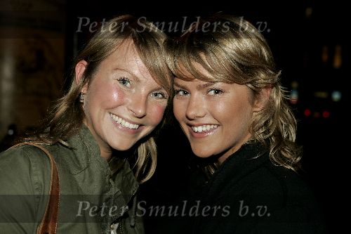 Amsterdam 10 oktober 2005
Esquire best geklede m an van 2005 verkiezing.
Debbie Berbee met zus