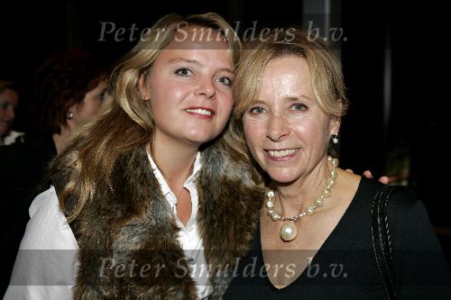 Alphen aan de Rijn 3 oktober 2005
Premiere Liesbeth List.
Diana Dobbelman met dochter