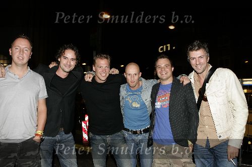 Amsterdam 5 oktober 2005
Robbie Williams concert in Paradiso .
538 dj s Ruud de Wild Edwin en Jeroen Nieuwenhuizen
