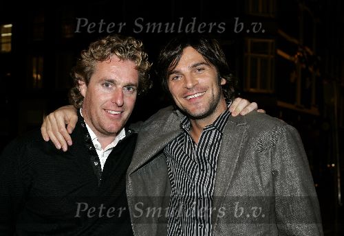 Amsterdam 2 oktober 2005
Opnames cd hoes Xander de Buisonje bij hotel l Europe. Xander met Edwin Smulders