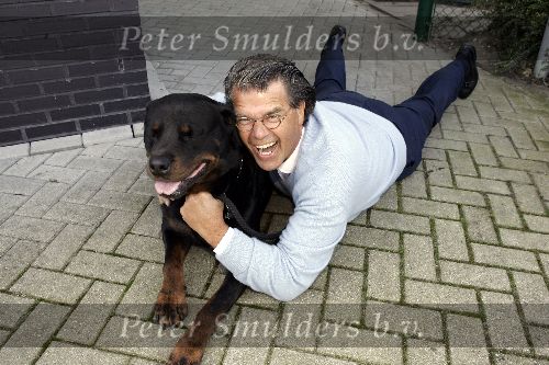 Ouderkerk aan de Amstel 3 oktober 2005
Halsband van blinde geleide honden.
Emile Ratelband