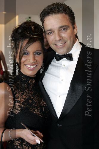 Tilburg 23 oktober 2005
Premiere Annie in schouwburg Tilburg.
Esther Oosterbeek met  vriend