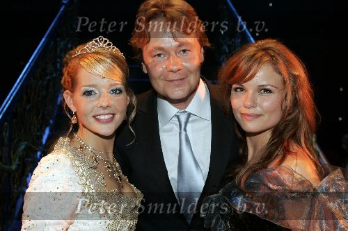 Amsterdam 2 oktober 2005
Premiere Beauty and the beast in Carre.
Chantal Janzen met Gijs Staverman en Angela Schijf