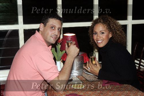 Amsterdam 18 oktober 2005
Glennis Grace met nieuwe vriend Moos bij restaurant Sama Sebo.
Glennis is hier 2 maanden zwanger