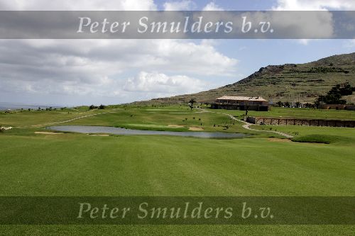 Porto Santo, 24 Oktober 2005
Golfbaan Porto Santo Madeira Portugal
Hole 18 met op achtergrond clubhuis