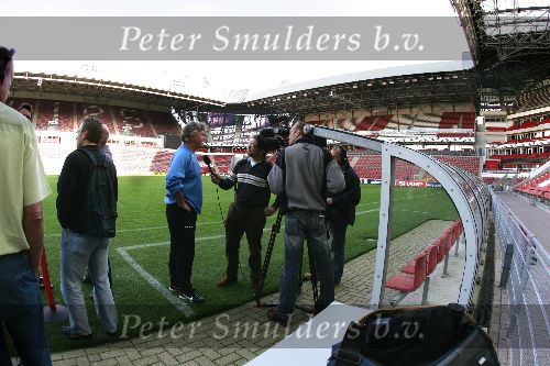 Eindhoven, 31 Oktober 2005
Training t.g.v. Championsduel PSV-AC Milaan
Guus Hiddink wordt geintervieuwd.
© Foto Bart Bel