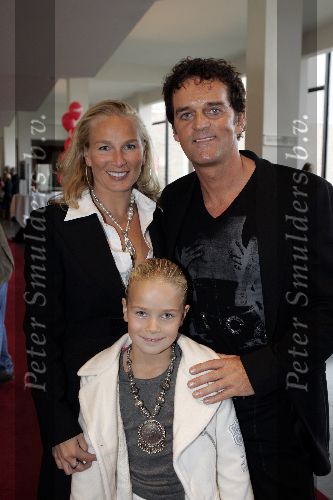 Tilburg 23 oktober 2005
Premiere Annie in schouwburg Tilburg.
Guus v d Meer met vrouw en dochter