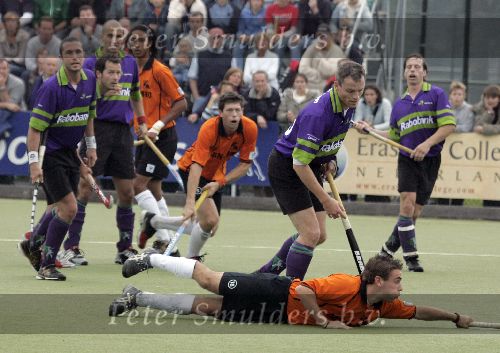 Eindhoven, 9 Oktober 2005
De eerste wedstrijd in de hoofdklasse tussen promovendus HC Eindhoven en landskampioen Oranje Zwart, eindstand 1-3 voor de landskampioen.