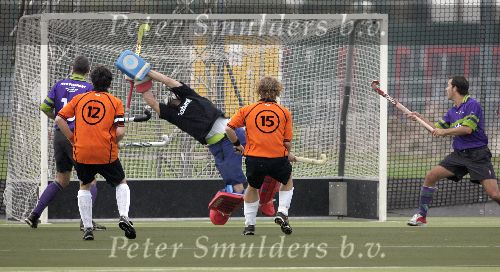 Eindhoven, 9 Oktober 2005
De eerste wedstrijd in de hoofdklasse tussen promovendus HC Eindhoven en landskampioen Oranje Zwart, eindstand 1-3 voor de landskampioen.