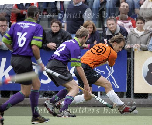 Eindhoven, 9 Oktober 2005
De eerste wedstrijd in de hoofdklasse tussen promovendus HC Eindhoven en landskampioen Oranje Zwart, eindstand 1-3 voor de landskampioen.
