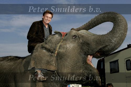 Den Haag 12 oktober 2005
Presentatie boek Henny Huisman bij circus Renz. op olifant