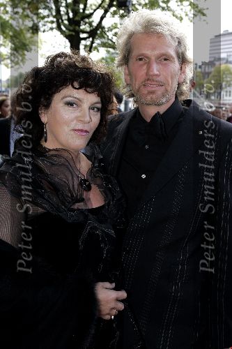 Amsterdam 2 oktober 2005
Premiere Beauty and the beast in Carre.
Henriette Tol met man
