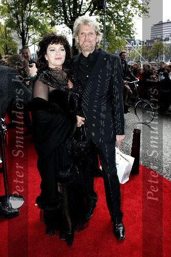 Amsterdam 2 oktober 2005
Premiere Beauty and the beast in Carre.
Henriette Tol met man