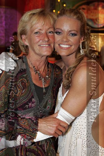 Aalsmeer 15 oktober 2005
Finale dancing with the stars .
Inge de Bruijn met moeder