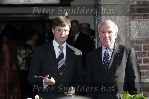 Naarden 20 oktober 2005
Trouwen Prins Floris en Aimee Sohngen in stadhuis Naarden.
Jan Peter Balkenende en Frans Weisglas