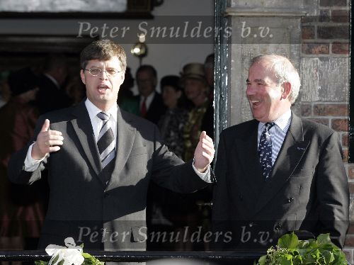 Naarden 20 oktober 2005
Trouwen Prins Floris en Aimee Sohngen in stadhuis Naarden.
Jan Peter Balkenende en Frans Weisglas