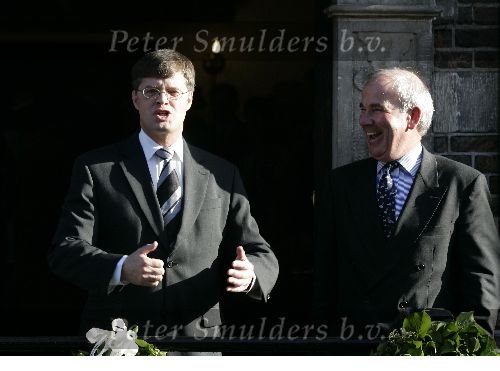 Naarden 20 oktober 2005
Trouwen Prins Floris en Aimee Sohngen in stadhuis Naarden.
Jan Peter Balkenende en Frans Weisglas