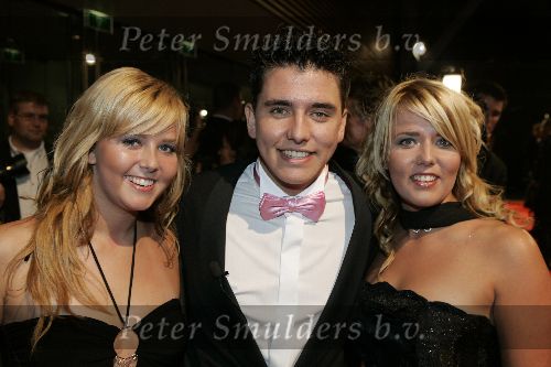 Amsterdam 21 oktober 2005
Televizierringuitreiking in ij theater.
Jan Smit met  zussen