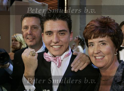 Amsterdam 21 oktober 2005
Uitreiking van de televizierring in thater aan het ij.
Winnaar jan Smit met  ouders
Peter Smulders bv