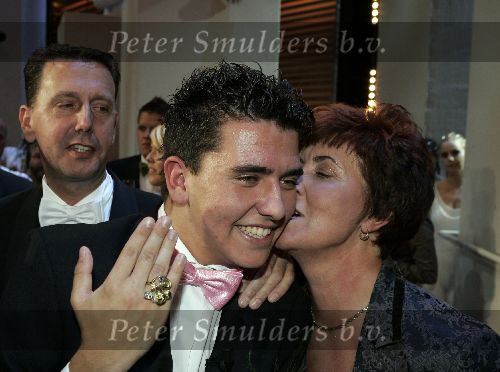 Amsterdam 21 oktober 2005
Uitreiking van de televizierring in thater aan het ij.
Winnaar jan Smit met  ouders