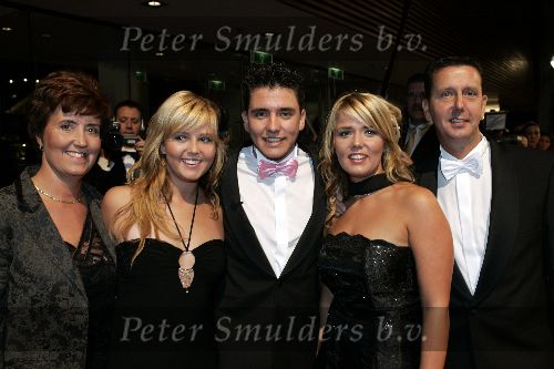 Amsterdam 21 oktober 2005
Televizierringuitreiking in ij theater.
Jan Smit met vader moeder en zussen