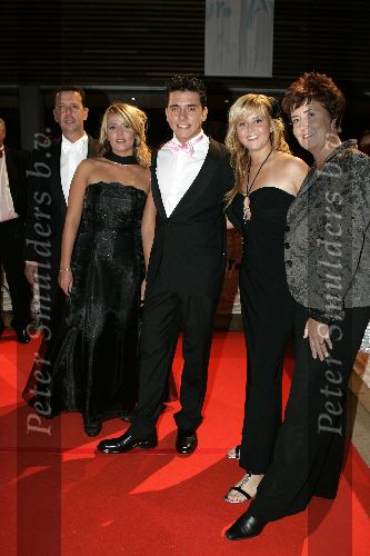 Amsterdam 21 oktober 2005
Televizierringuitreiking in ij theater.
Jan Smit met vader moeder en zussen
