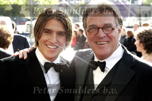Amsterdam 2 oktober 2005
Premiere Beauty and the beast in Carre.
Jeroen Krabbe met zoon