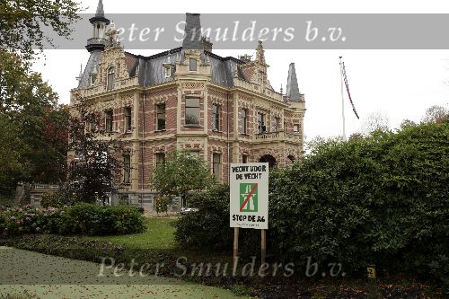 Nigtevecht 29 oktober 2005
Vecht voor de Vecht. Bewoners van Nigtevecht zijn tegen de aanleg van snelweg de A6 door de weilanden bij Nigtevecht.
Oa Wendy v Dijk Jort Kelder en Georgina Verbaan wonen daar in Zwaanwijck