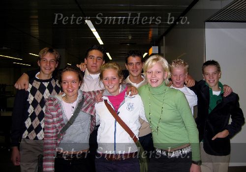 Schiphol,
26 Oktober 2005
Junior smulders bij zijn vertrek naar Allicante in Spanje.
v.l.n.r Rick Huijsman, Celine Kortekaas, Ruud Critien, Marincke Gerbranda, Alexander Hemmes, Caroline Karsten, Willem Vork, Junior Smulders