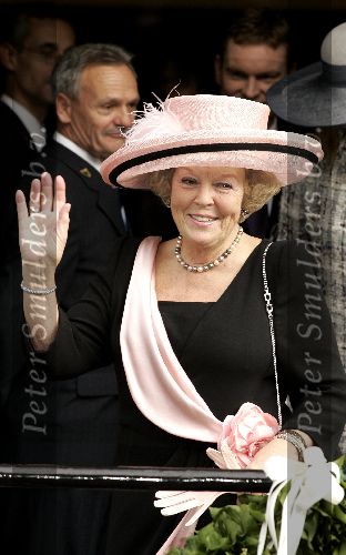 Naarden 20 oktober 2005
Trouwen Prins Floris en Aimee Sohngen in stadhuis Naarden.
Koningin Beatrix