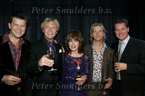 Alphen aan de Rijn 3 oktober 2005
Premiere Liesbeth List.
Liesbeth List Beau v Erven Dorens Albert Verlinde Bastiaan Ragas en Antonie Kamerling