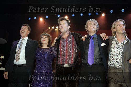 Alphen aan de Rijn 3 oktober 2005
Premiere Liesbeth List.
Liesbeth Albert verlinde   Beau v Erven Dorens en Antonie Kamerling Bastiaan Ragas