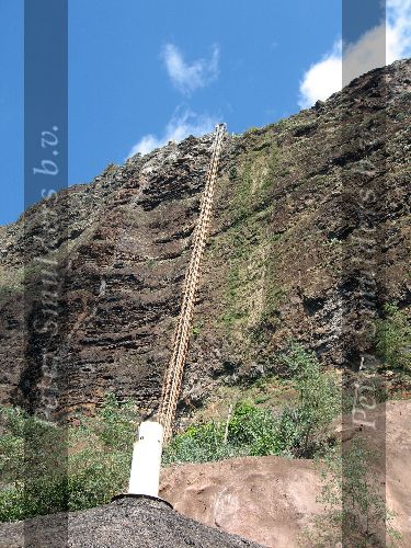 Het eiland Madeira ( behorend bij Portugal )
Lift tegen de bergen om 5 00 meter af te dalen om naar het strand te gaan