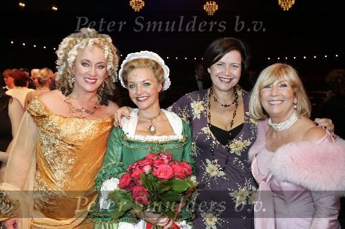 Amsterdam 2 oktober 2005
Premiere Beauty and the beast in Carre.
Mariska v Kolck Karin Bloemen Mathilde Santing en Willeke Alberti